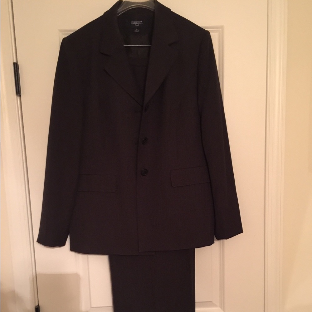 I DO LOVE JONES NEW YORK BLACK SUITS!